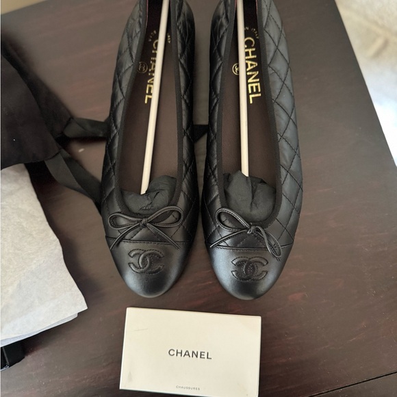 Chanel Black Quilted Ballet Flats - New and Never Been Worn - 39 - Picture 1 of 8